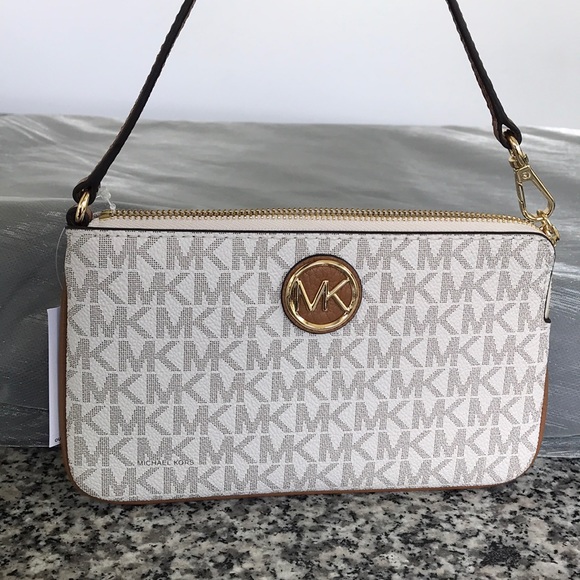 Michael Kors Fulton Vanilla acorn wristlet - Picture 4 of 6